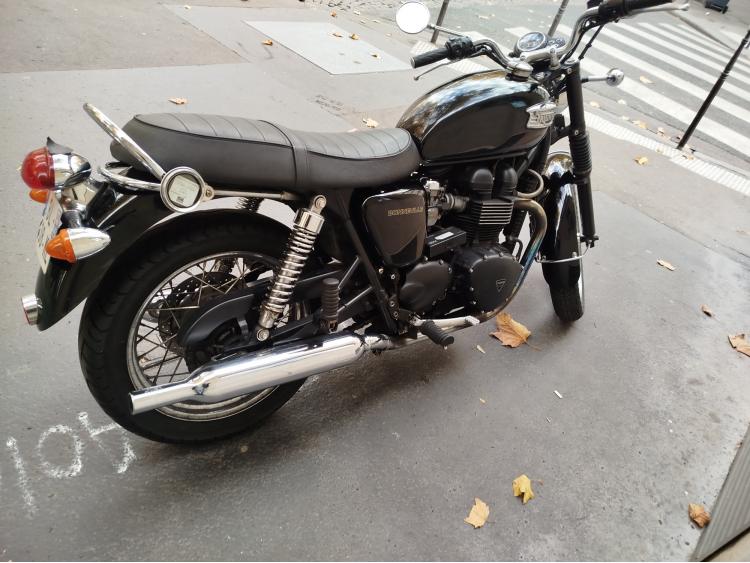TRIUMPH BONNEVILLE 865 T100
