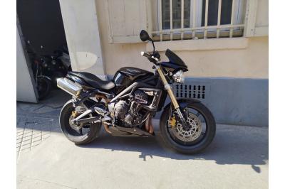 TRIUMPH STREET TRIPLE 675